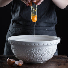 Load image into Gallery viewer, Mason Cash In the Forest Cream Set of 3 Prep and Mixing Bowl Set