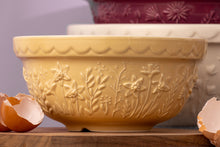 Load image into Gallery viewer, Mason Cash In the Meadow Daffodil, Yellow Size 30 Mixing Bowl
