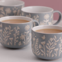 Load image into Gallery viewer, Mason Cash In the Meadow Set of 4 Blue Daisy Mugs

