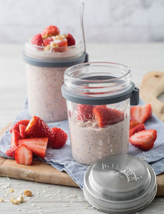 The Kilner® Breakfast Jar Set of 2 is a unique way to store and consume breakfast snacks like overnight oats and cereals whether at home or on the go