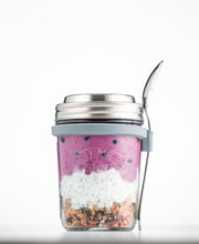 Load image into Gallery viewer, The Kilner® Breakfast Jar Set of 2 is a unique way to store and consume breakfast snacks like overnight oats and cereals whether at home or on the go
